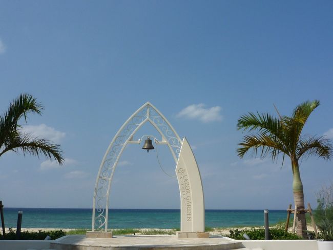 ホテル内の教会<br />この日も式は行われておりました♪