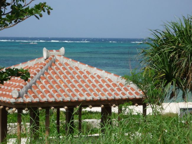 残波岬ロイヤルHの敷地？<br />東屋があったのでちょっと休憩