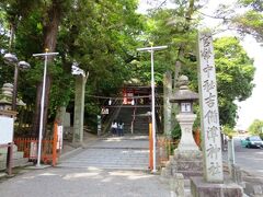 結構な汗をかいて「吉備津神社」に
到着しました。

さすが一宮です。入り口から雰囲気が
ありますが･･･ご本殿は階段の上！