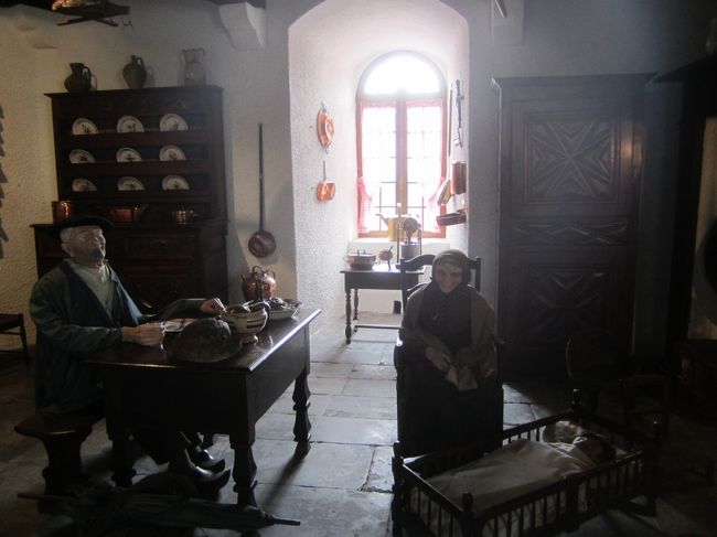 城塞は、ピレネー博物館になっていて、農具や家具などが展示されていました。