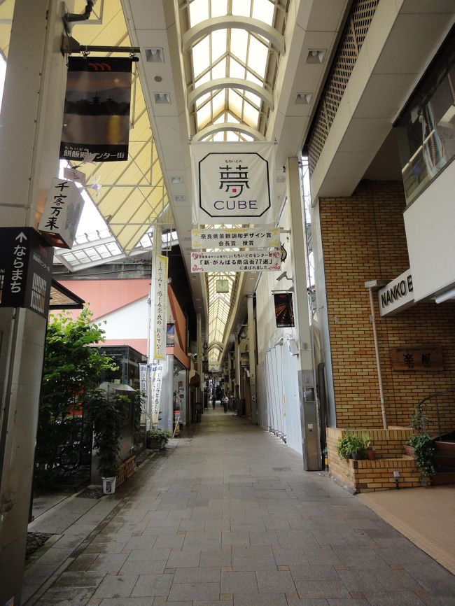 時間は、まだ１１時なので、東向き商店街から、もちいどの通りを歩いてみます(^_^)v<br /><br />東向き商店街は、駅からすぐの比較的道幅の広い商店街です。<br />もちいどの通りは、「高速もちつき」で有名なお店の所から始まる、ちょっと細い商店街です。<br /><br />東向き商店街は、いつも人が多いですが、もちいどの通りは、この通り閑散としています・・