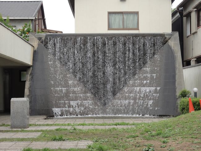 ほらね(^_-)-☆<br /><br />かわいい「滝」になってます！<br /><br />ＪＯＥＣＯＯＬさん、これは「滝」とはいわないよ〜！っておっしゃってますね(^_-)