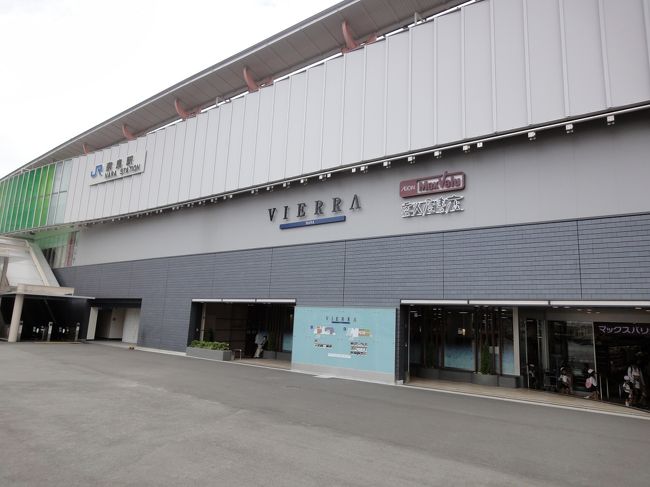 さて、観光案内所で、映像やポスターなど展示を見た後は、新ＪＲ奈良駅舎見学です♪<br /><br />ん？シンプルになったね・・・<br /><br />１階には、マックスバリューがはいっています。