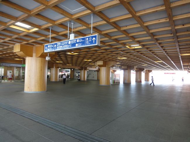 ２階の、改札階にやってきました。<br /><br />シンプルな外装から想像しなかった、木のぬくもりがあふれる素敵な駅になってましたヽ(^o^)丿<br /><br />いいぞ〜♪