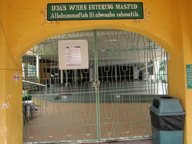 あ〜これは大勢の人が一斉に<br />祈ることができる広さだね。