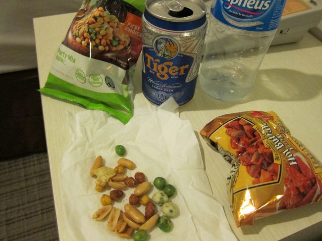 宿に帰り、恒例の酒盛り。<br />さぁ明日が最後か。さみしーなぁ。