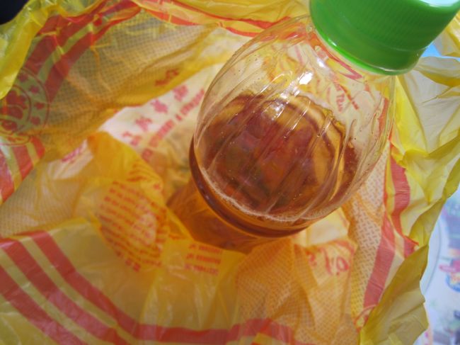 ブーンレイという駅でおりて<br />その後タクシーに乗ることにした。<br /><br />タクシー乗り場に行く途中<br />たくさんの人が買ってる飲み物を発見。<br />味はいろいろあって迷ったが、蜂蜜入りの<br />ものを購入。さらりとしたジュースで<br />これまで飲んだことのない味。<br /><br />今度きた時はもっと色々な種類のみたいな。