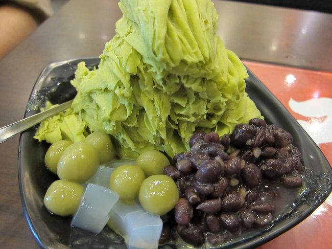 ちょっと一休み。<br />ずっと食べたかったアイスカチャンを<br />注文。想像とちがってあまり甘くない。<br />量はすごいけど。