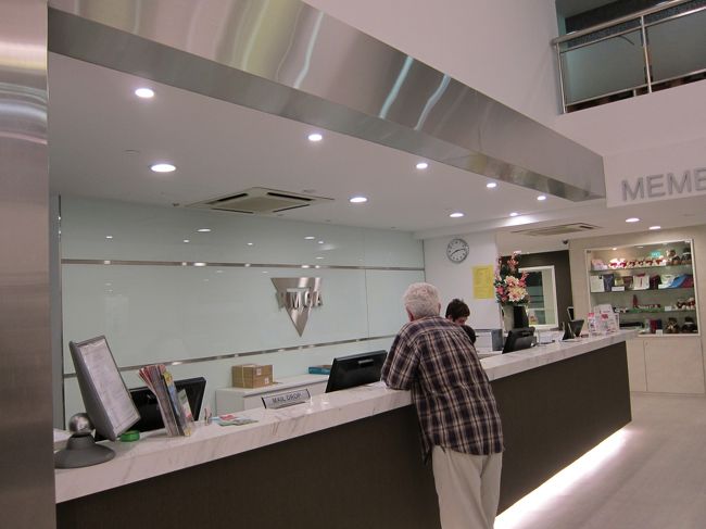 預かってもらってた荷物を<br />受け取り、着替えてタクシーへ。<br />さぁとうとう帰国だ。