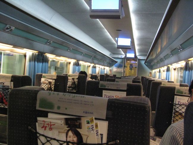 そして7:10発のKTXに乗り、新慶州まで向かいます。<br />もちろん、座席が進行方向へ回転できる特別車です（笑）