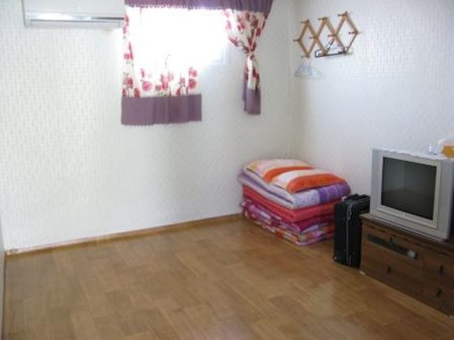 民泊とは民宿のこと。<br /><br />でもここの民泊は、それぞれ客室が母屋から離れていました。<br />オンドル（床暖房）もついている模様。