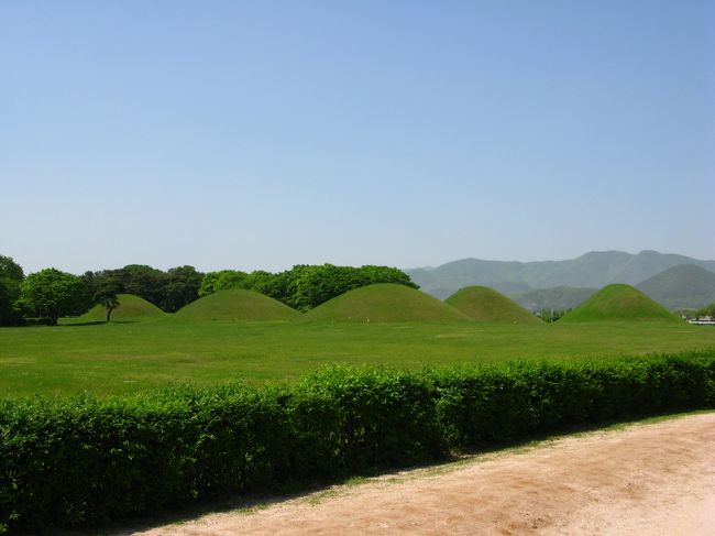 チョムソンデ周辺は広大な公園として整備されています。<br />風景がビューチホー。