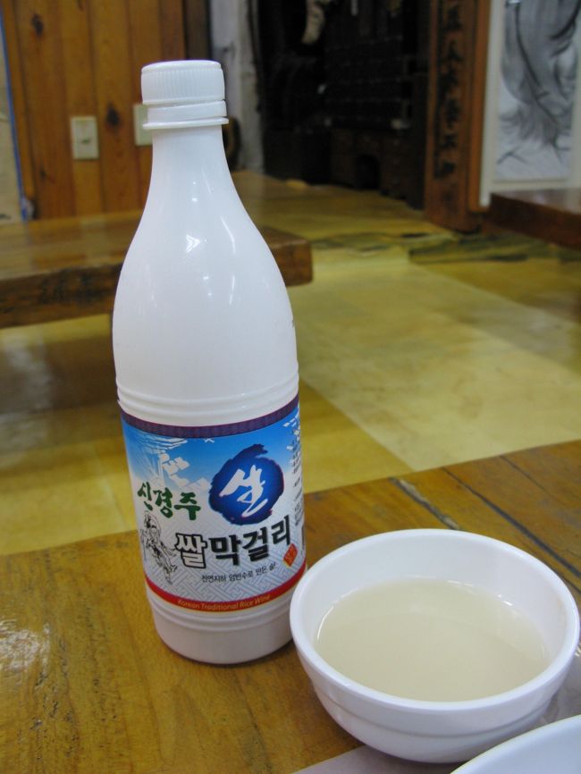 もちろん生マッコリ（3,000ウォン）をおともに･･･