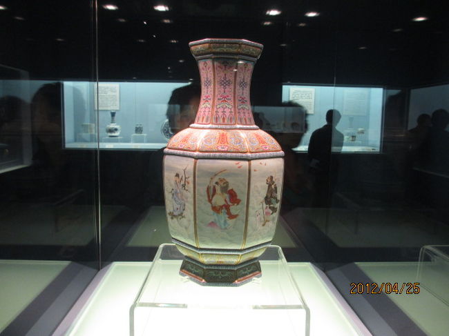 中国・歴史の旅（9）上海博物館案内4．陶磁器の世界。 』上海