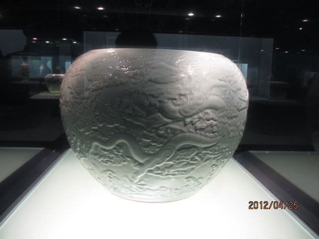 中国・歴史の旅（9）上海博物館案内4．陶磁器の世界。 』上海