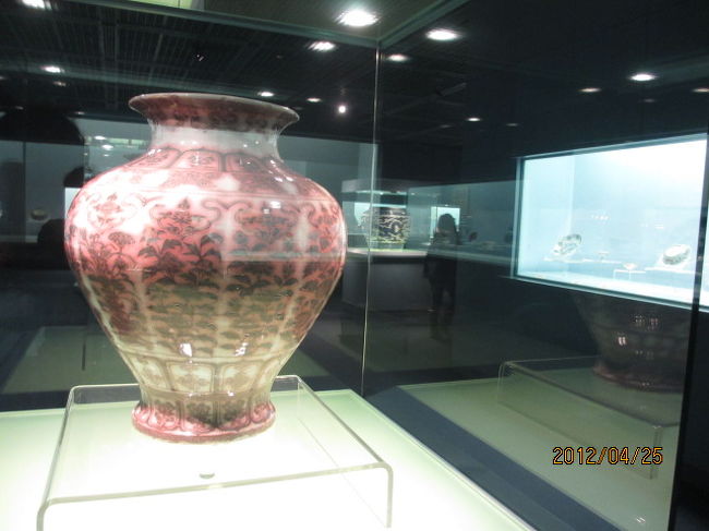 中国・歴史の旅（9）上海博物館案内4．陶磁器の世界。 』上海