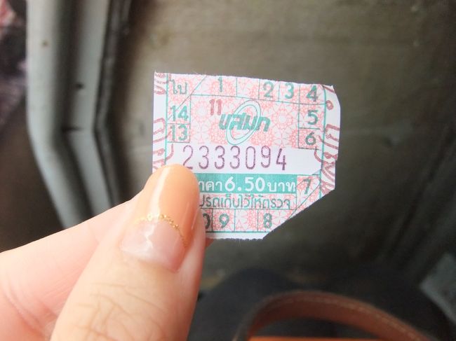 乗車後おばちゃんがバス代の徴収にきた。7バーツ。<br />カオサンに行きたいと言うと、降りる時教えてくれました。