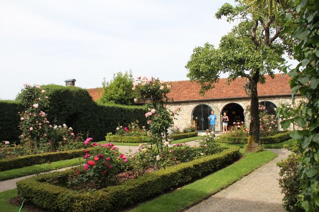 庭もきれいで、レストランも併設されています。<br />ここらへんも、人気の理由かもしれません。