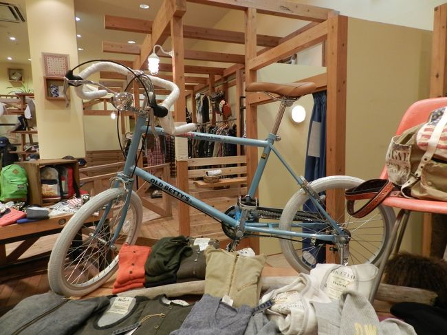 もう一つのお気に入り店舗は「OLD BETTY'S」です。<br />スヌピーとのコラボ商品があるので...<br /><br />おっ！<br />これは自転車ですね〜♪