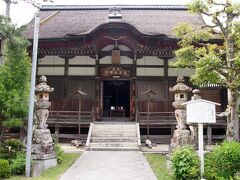 そう言われてみれば…昨日訪れた坂本の街で、日吉大社の前にあった「走井堂（はしりどう）」にお詣りしていたことを思い出しました。こちらのご本尊が元三大師でした。

（写真は、坂本にある「走井堂」です）