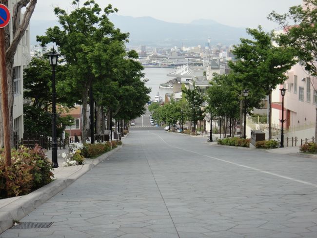 元町・・・昔チャーミーグリーンのCMで手をつないでいた坂とのこと