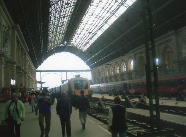 なんだかヨーロッパらしい雰囲気の<br />かっこいい駅に到着です