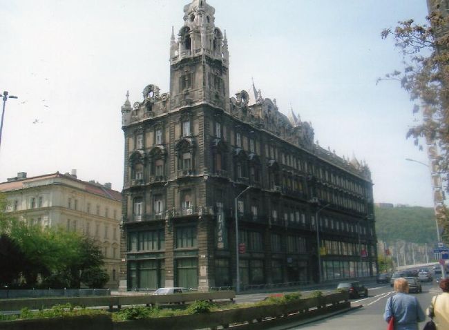 荘厳な建物が多いですね