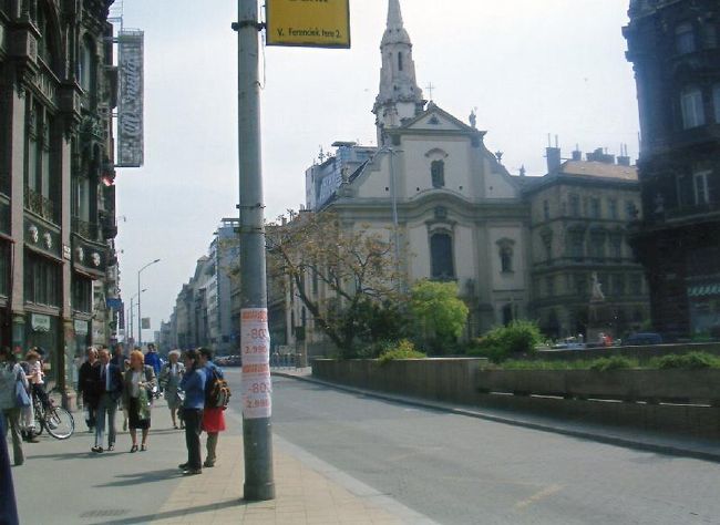 カトリックが多いハンガリー<br />教会もいたる所にあります