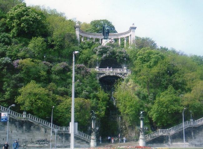 聖ゲッレールト・モニュメント<br />イタリア人のキリスト教伝道師ゲッレールトの像。