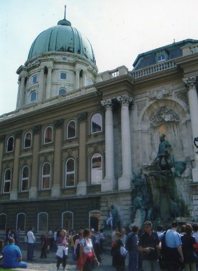 立派な国立美術館<br />ハンガリー画家の作品が多いです。<br />ミーハーの俺には不向き（笑）