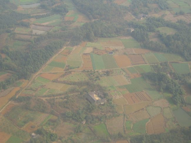 目が覚めると成都上空