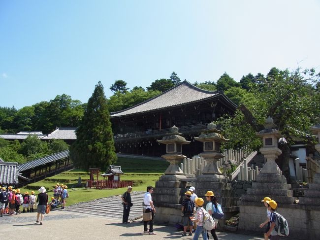 二月堂到着。<br />階段を上ります。