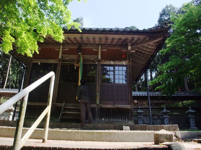 　伊吹の大神を水の神として祀っている泉神社に、感謝の気持でお参りしていきます。