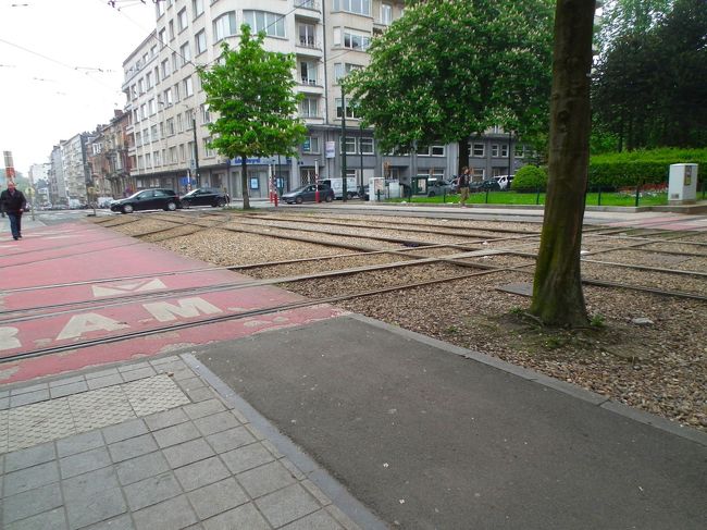 　どうせ時間はあるんだから、行くところまでいってみようと思ったのですが、途中の公園に突き当たるLegrandで終点になってしまいました。前に回ってみると、なるほど行き先表示が「Legrand」になっています。客を降ろすと空のまま先へ行ってしまいました。多分通勤時間が終わったということでしょう。