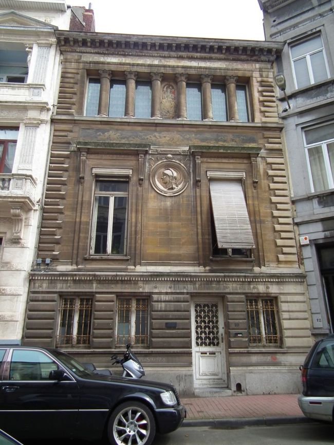 　Faider通り10番地。ごっついだけという感じがして、通り過ぎそうだったんです。