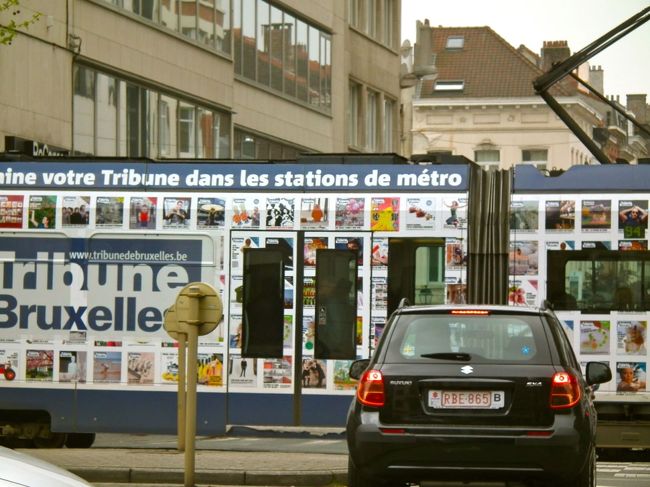 　ふと気がつくともうとっくに昼は過ぎておりまして、この派手なトラムに気がつくと同時に腹減ったなぁと。