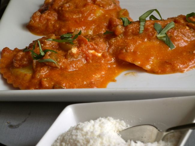 　ちょっと味が重なっちゃったけれど、こっちはラビオリでござる。<br /><br />　コーヒーも飲んだかな？<br /><br />　で、店の名前が「No.7」というのだよ。「なんで？」と聞いたら番地が7番地なんだって。やっぱりここの人たちもお昼ご飯は1時くらいかららしくて、私たちが出るときには一杯のお客になっていた。