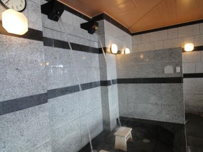 ホテルに戻ってスパへ<br />打たせ湯<br /><br /><br />