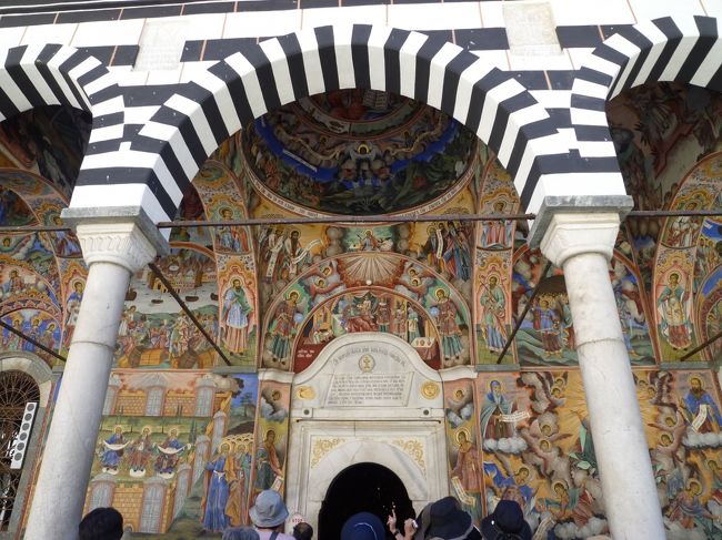 フレスコ画きれいに残っています。