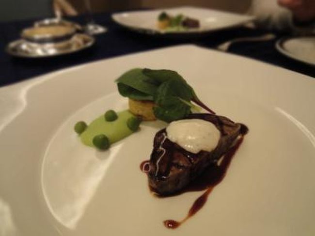 特選黒毛和牛フィレ肉のグリル<br />レフォールと黒胡椒のムースリーヌを添えて<br /><br /><br /><br />