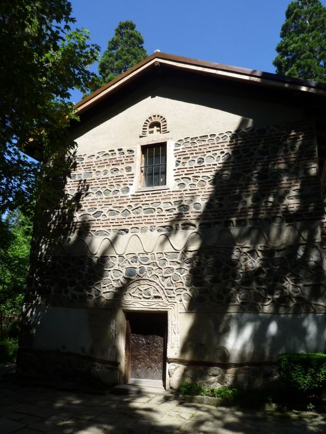 ボヤナ教会<br />内部のフレスコ画を守るため、10名ずつ入場