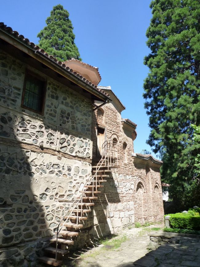 10世紀・13世紀・19世紀と増築されました。