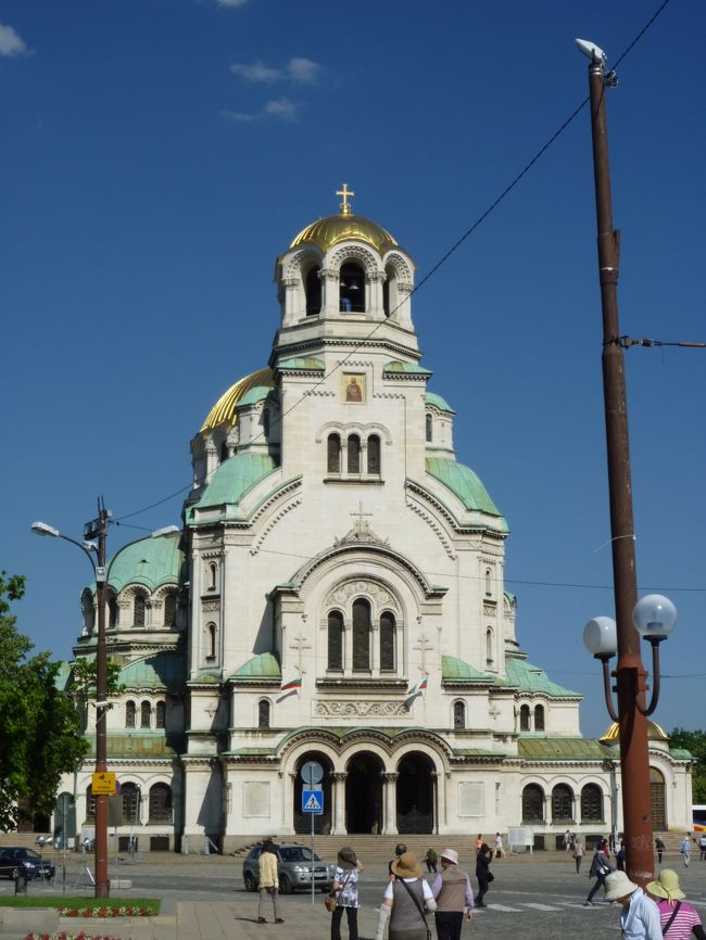 ソフィア市内観光<br />ブルガリア最大のアレキサンドル・ネフスキー教会<br />