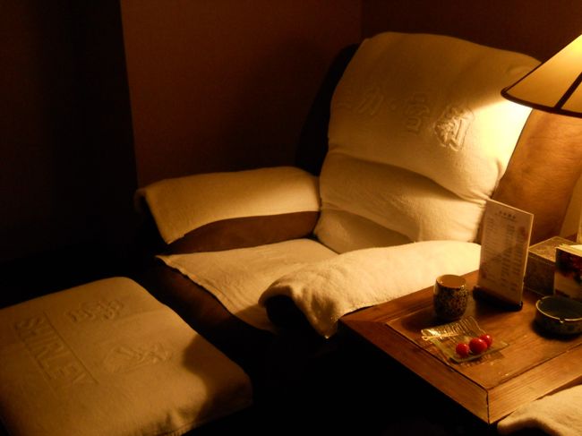 歩き疲れて、今日は足つぼマッサージ。<br /><br />これまた148元（1時間）ここもトマトが上手い。