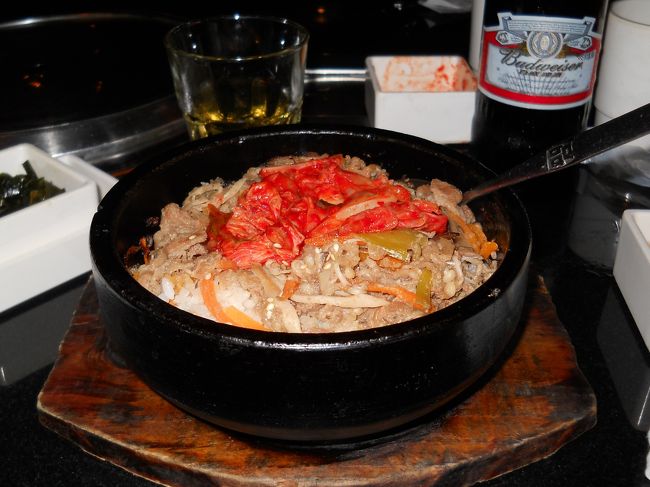 バドワイザー18元、石焼きビビンパ23元。<br /><br />で、ごちそうさま。<br /><br />次回は上海蟹のシーズンにまた来たいわ〜〜