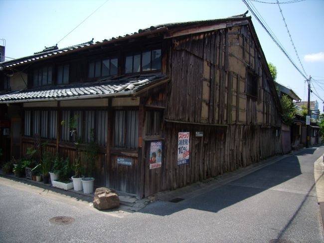 練馬の材木屋指定<br />歴史的建造物<br />保存指定１号<br />「特に北側の羽目板は厳重に現状維持を命ず」<br />「近所の材木屋などからこっそりと板を買ってきて<br />などと言うのは、言語道断の所業だからね」