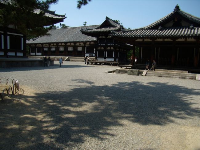 東堂と礼堂あたりかな<br />お昼の３杯の生ビ−ルの効きめ<br />きれてきた