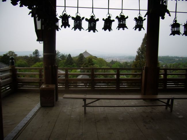 二月堂お水取りのとき<br />たいまつををもって<br />走り回るところかな<br />この不揃いさ加減が良い