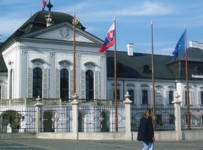 スロヴァキア大統領官邸<br />もし大統領と会ったとしてもわからんな