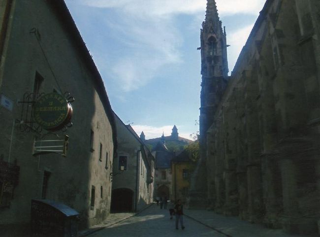 裏通りも渋いです